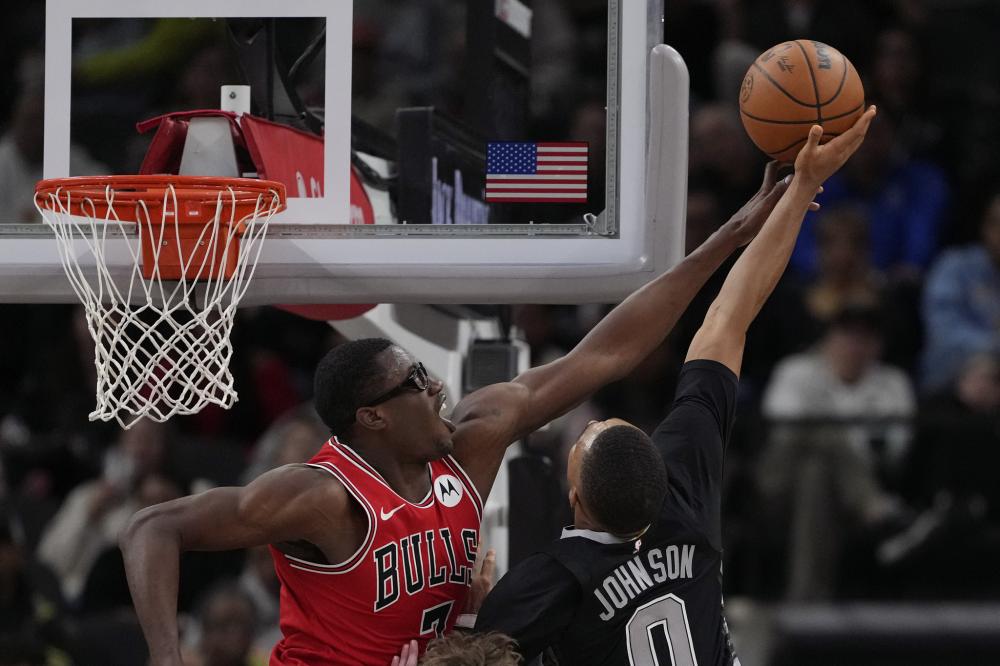 在场上缺乏 在场上缺乏