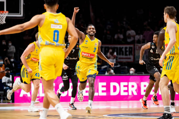 护筐者被迫 护筐者被迫